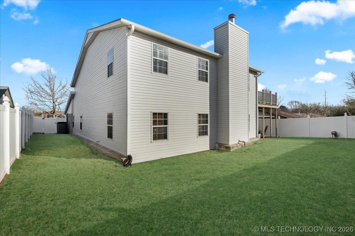 1122 E 144th Place