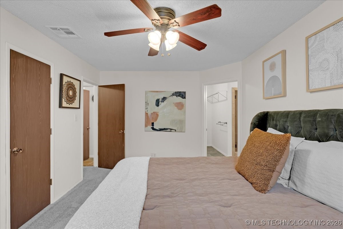 1122 E 144th Place