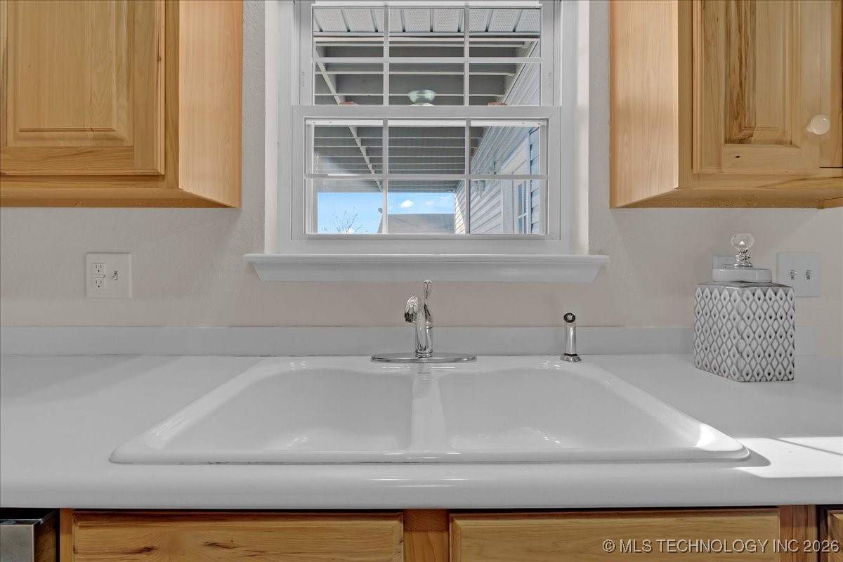1122 E 144th Place