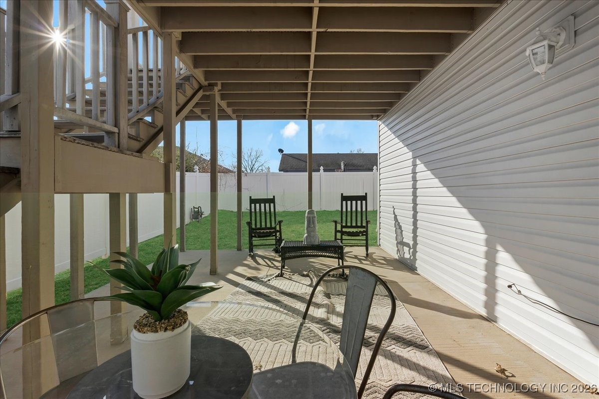 1122 E 144th Place