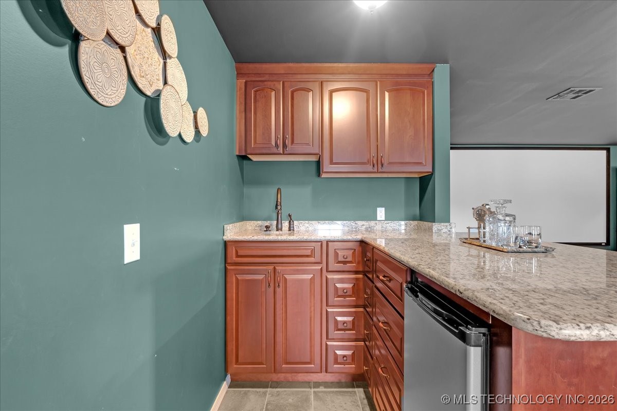 1122 E 144th Place