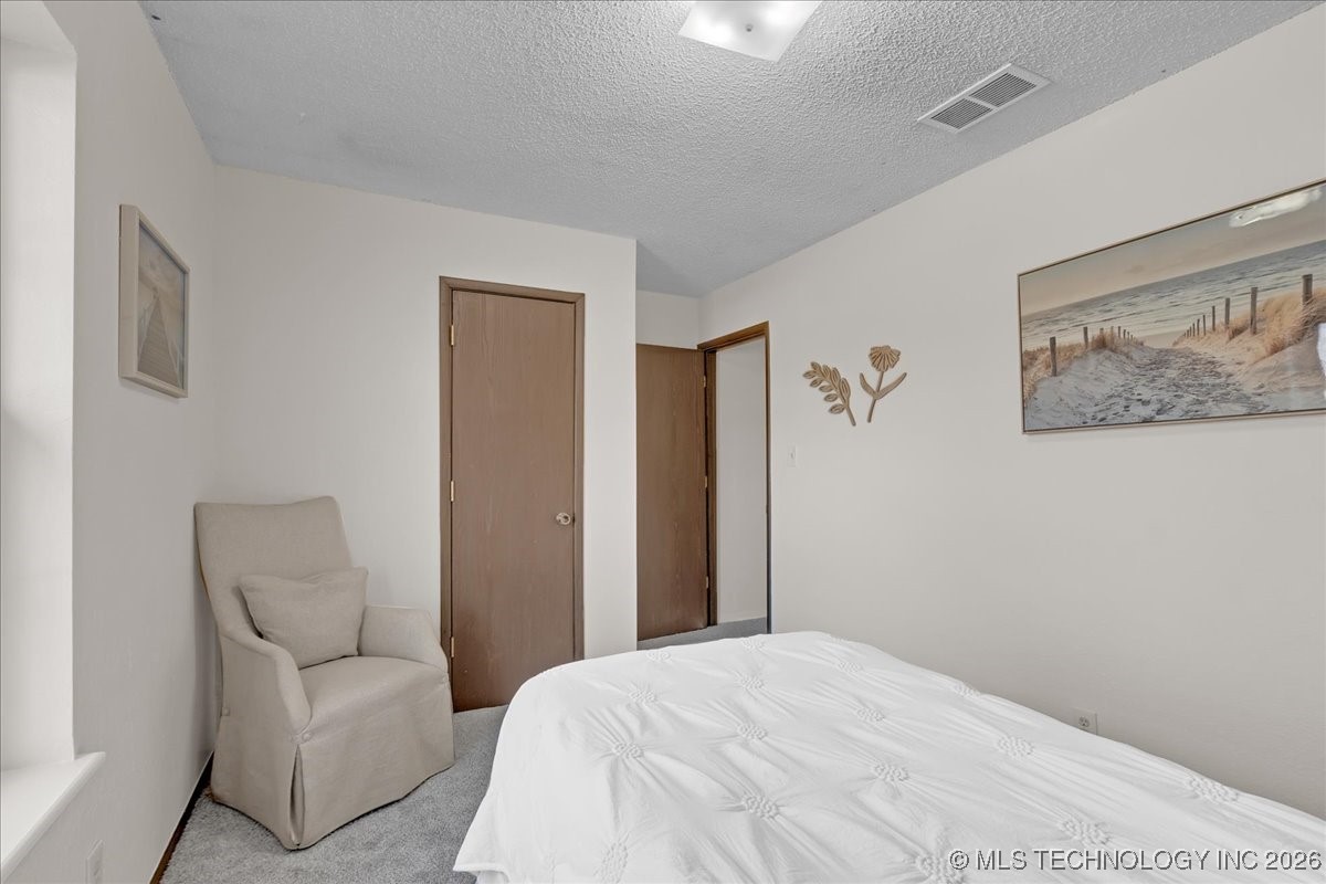 1122 E 144th Place