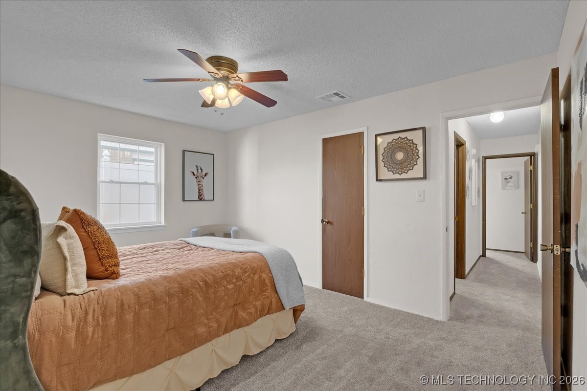 1122 E 144th Place
