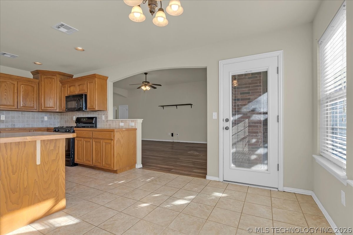 2405 W Quinton Street