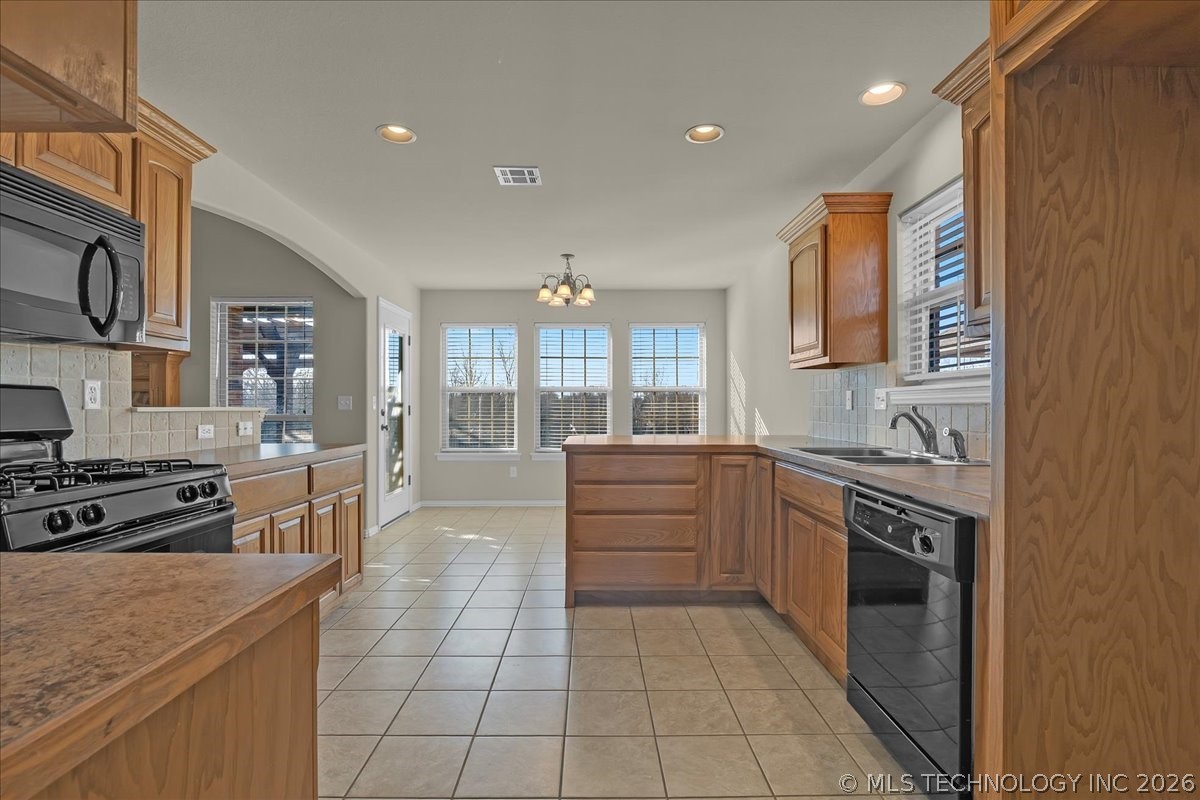 2405 W Quinton Street