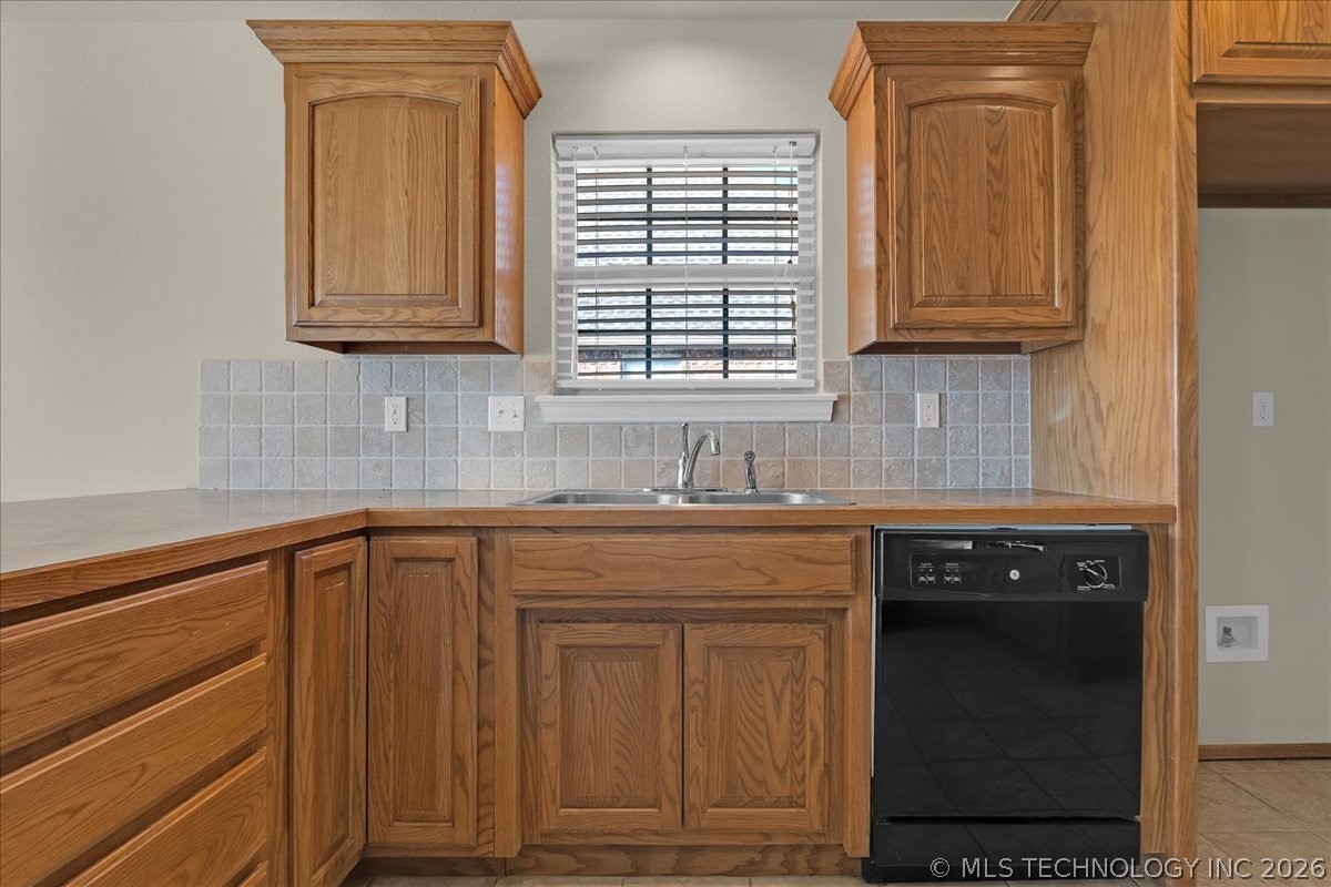 2405 W Quinton Street