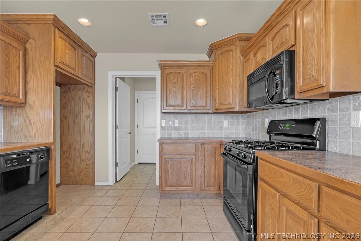 2405 W Quinton Street