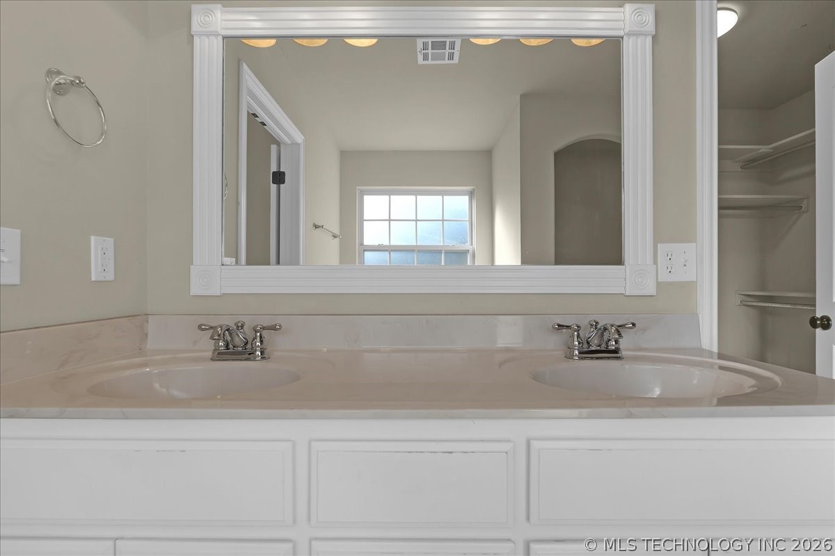 2405 W Quinton Street