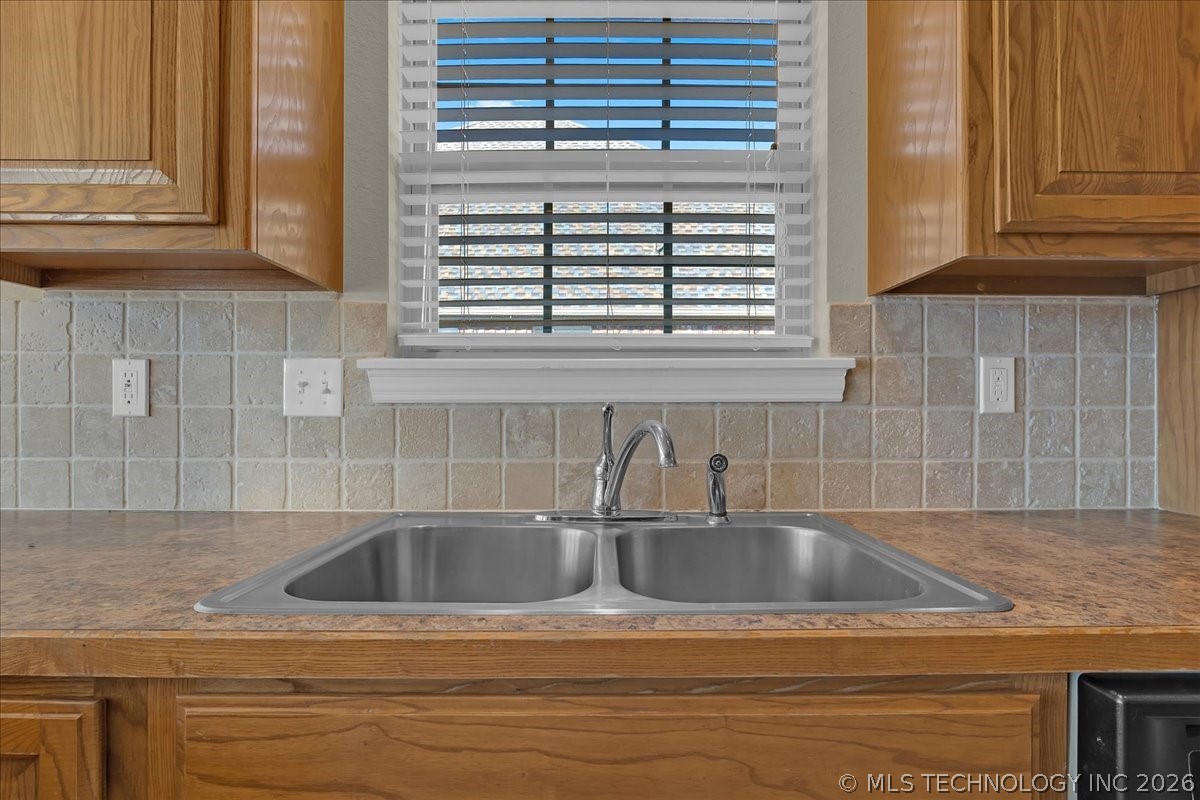 2405 W Quinton Street