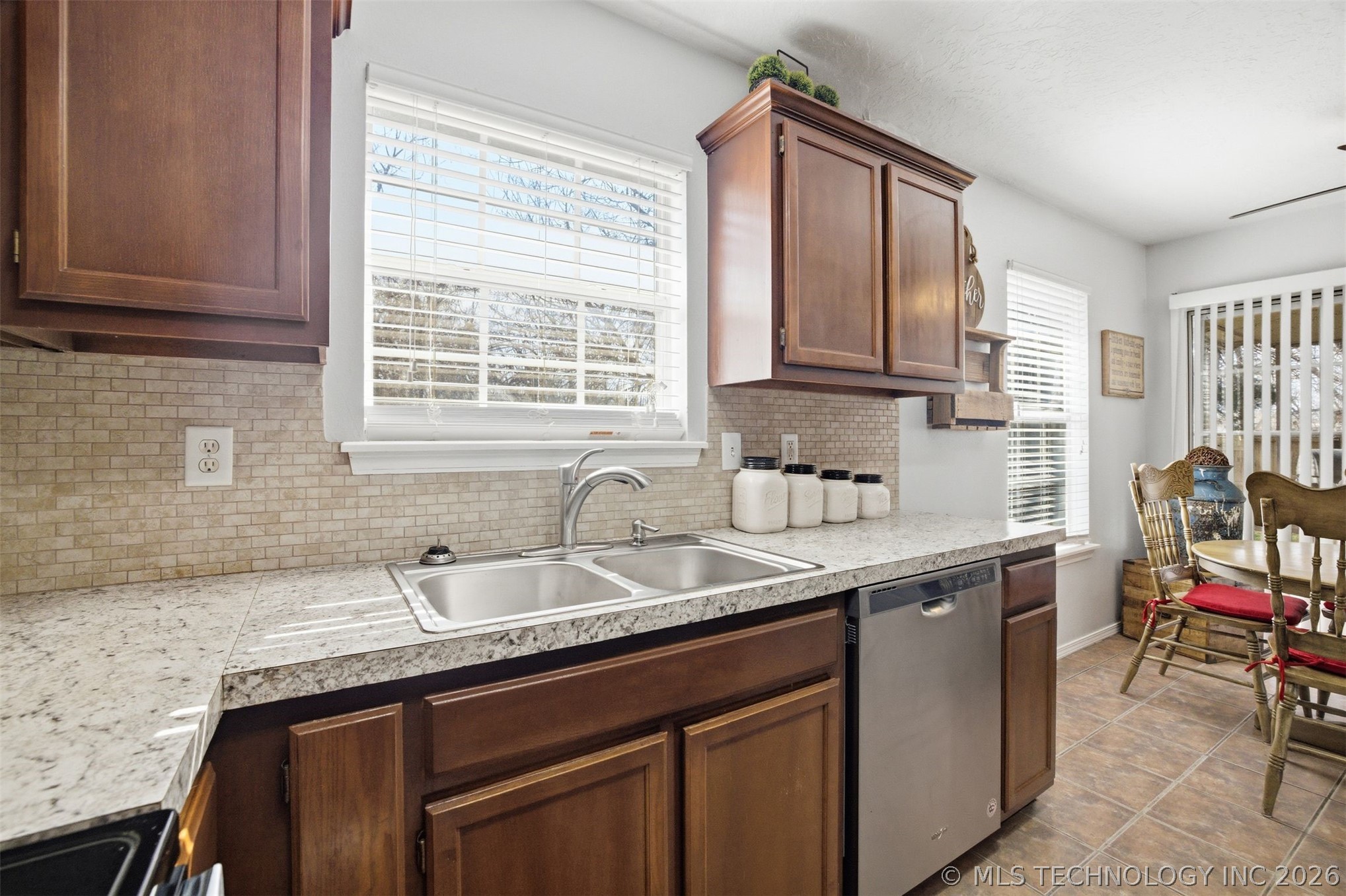 111 W Redwood Street