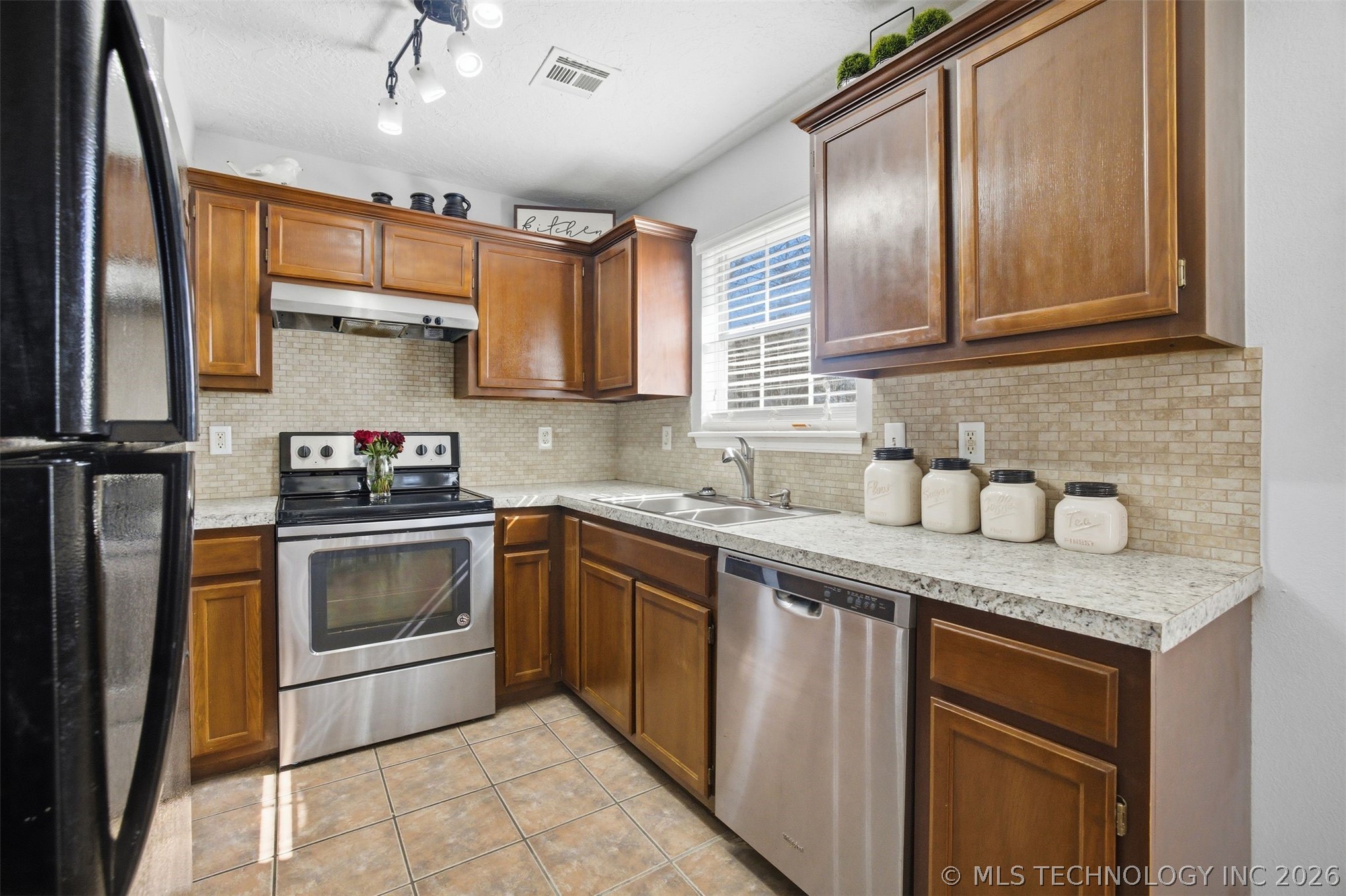 111 W Redwood Street