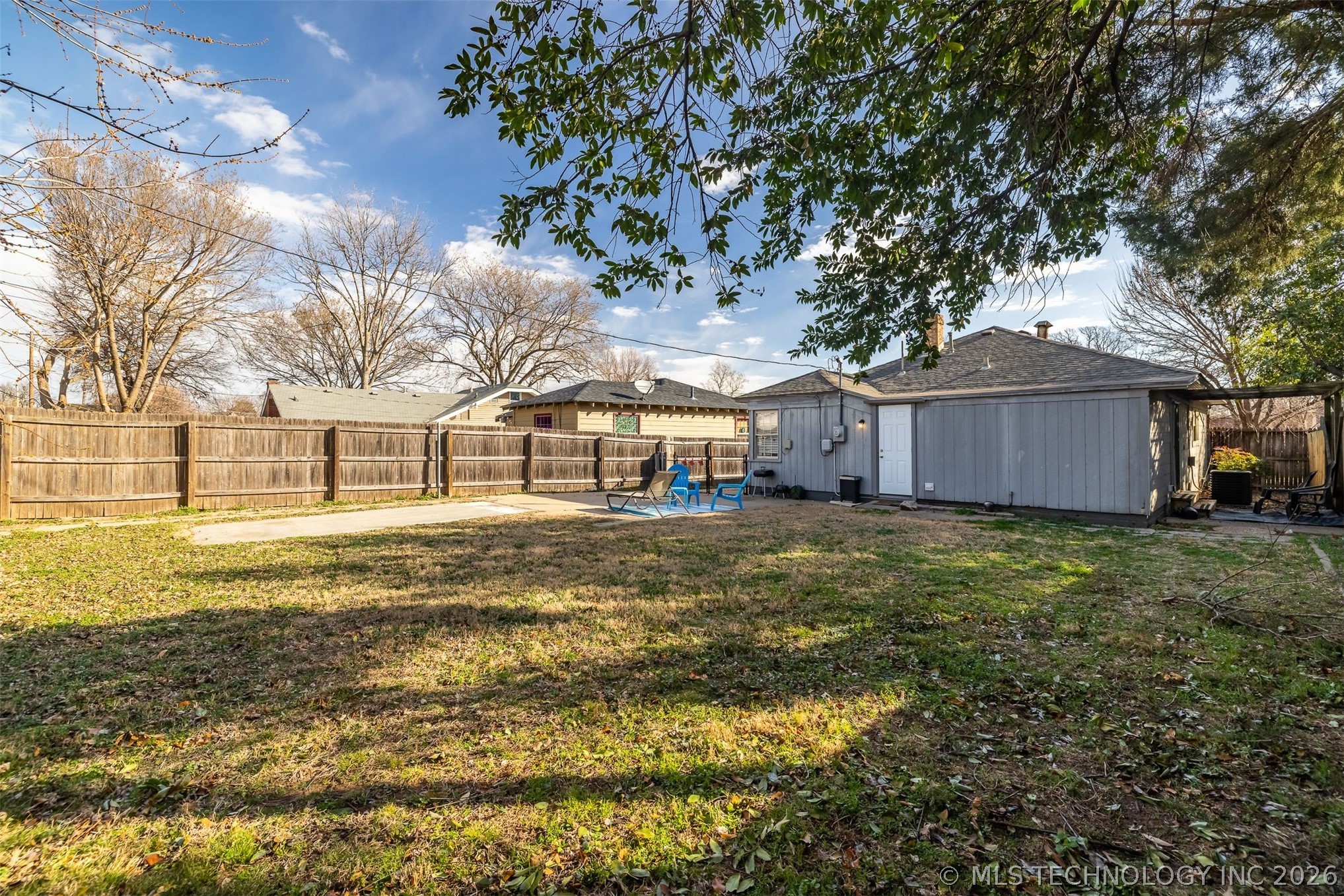 1332 S Knoxville Avenue