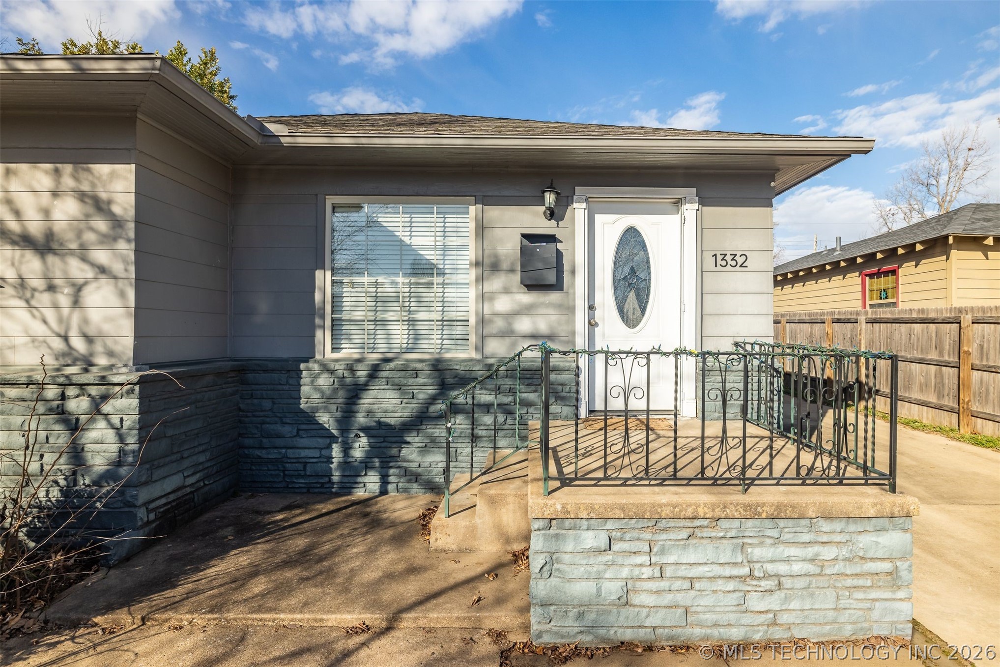 1332 S Knoxville Avenue