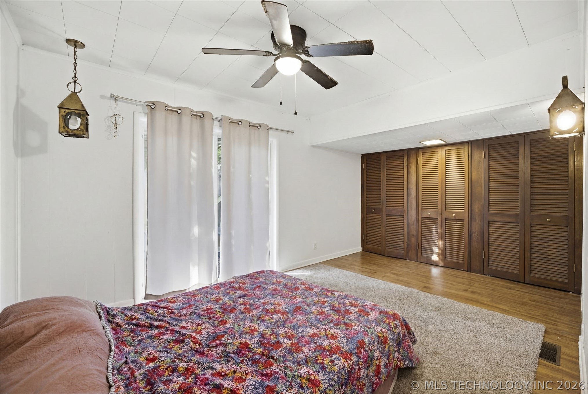 1332 S Knoxville Avenue