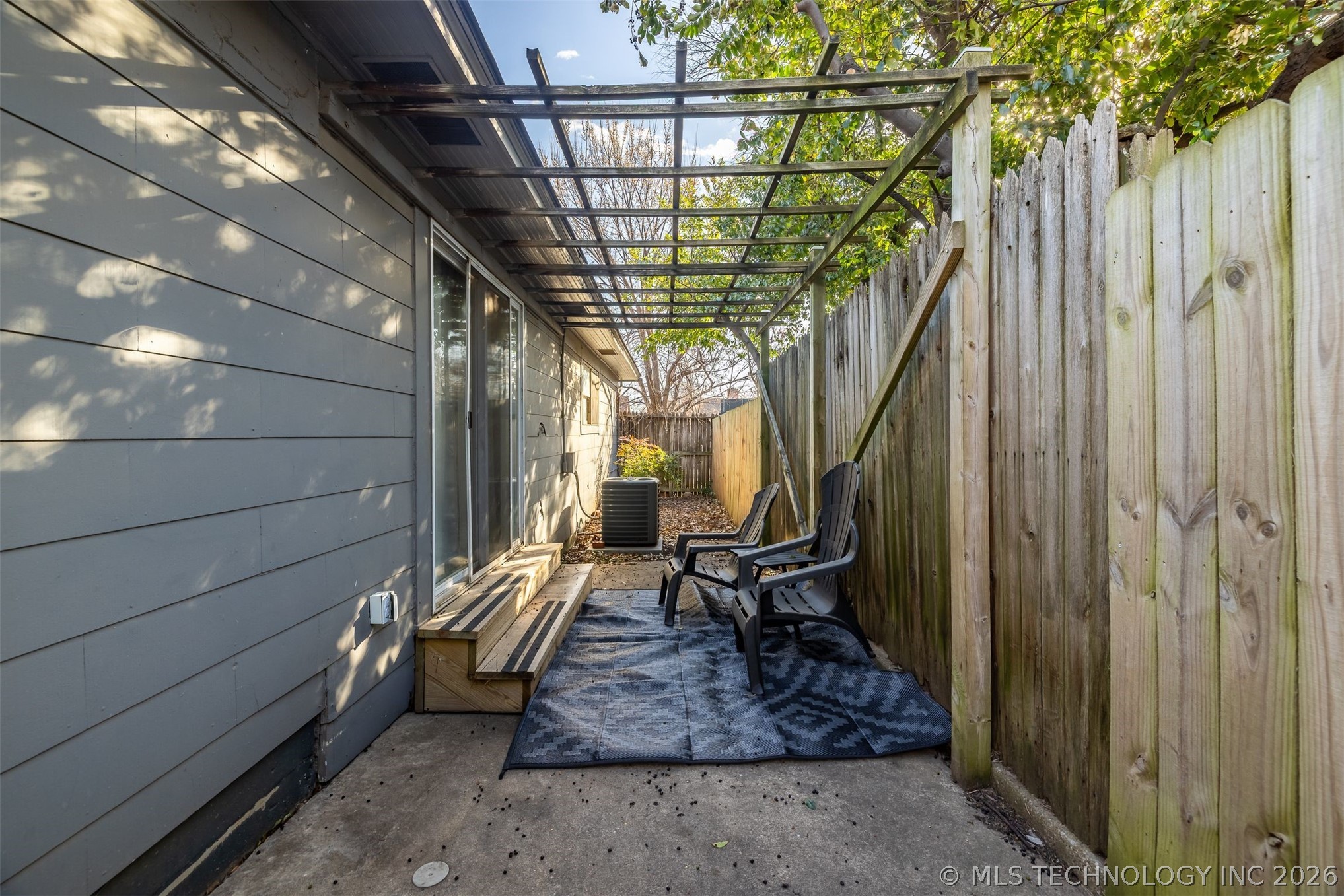 1332 S Knoxville Avenue