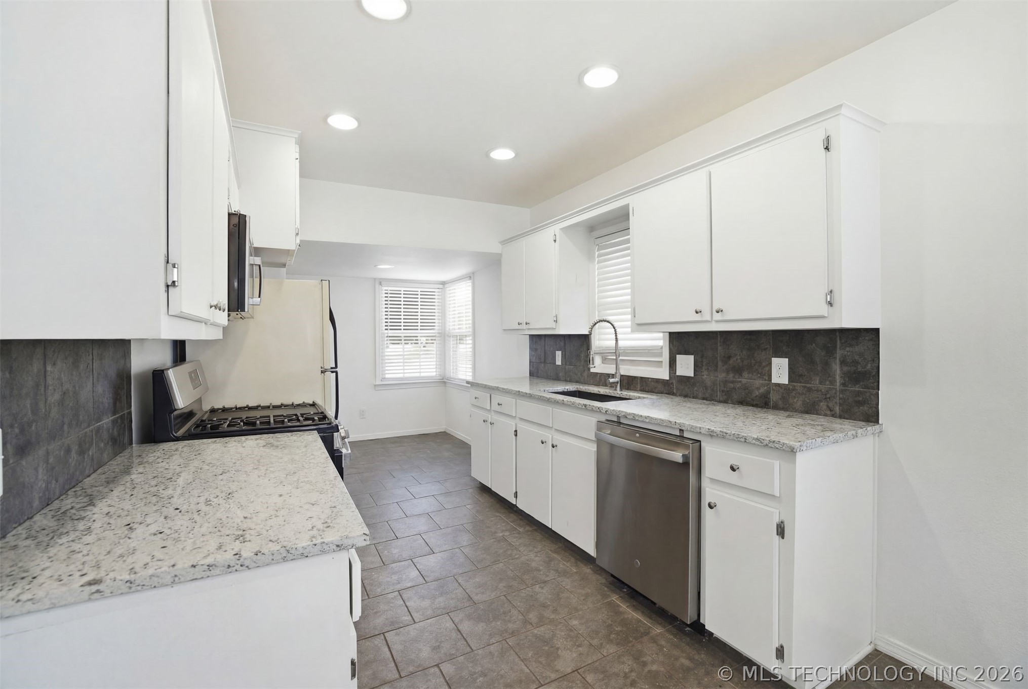 1332 S Knoxville Avenue