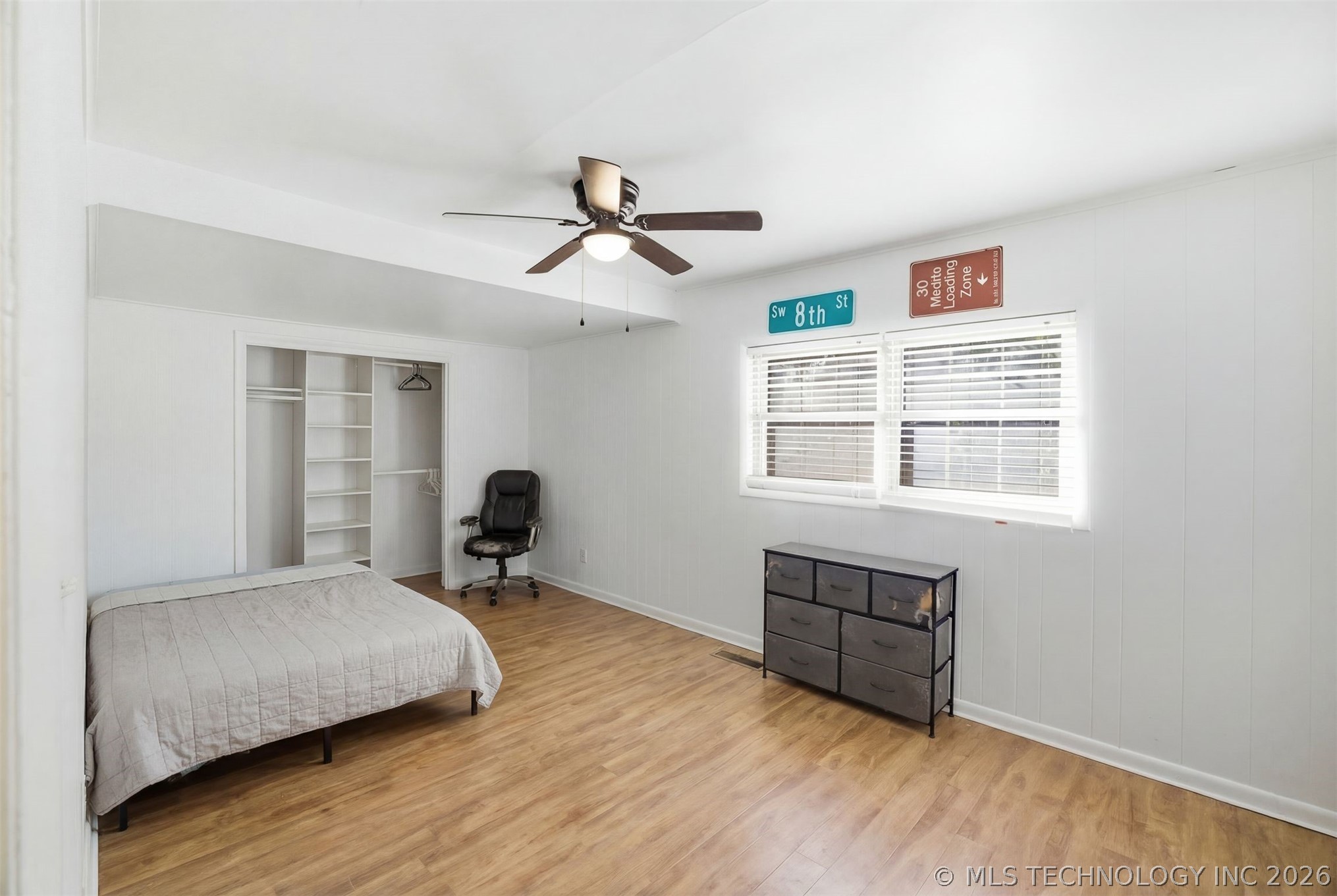 1332 S Knoxville Avenue