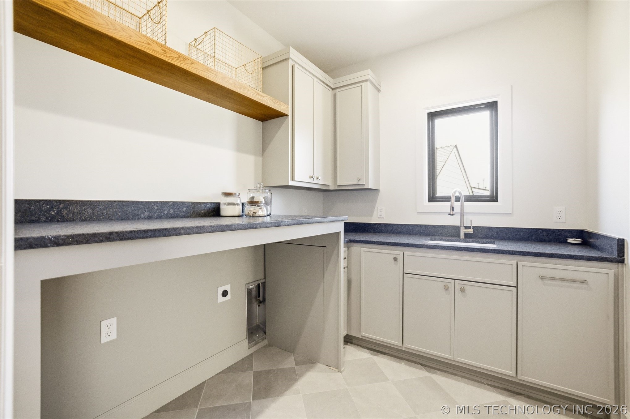 2241 S Florence Avenue