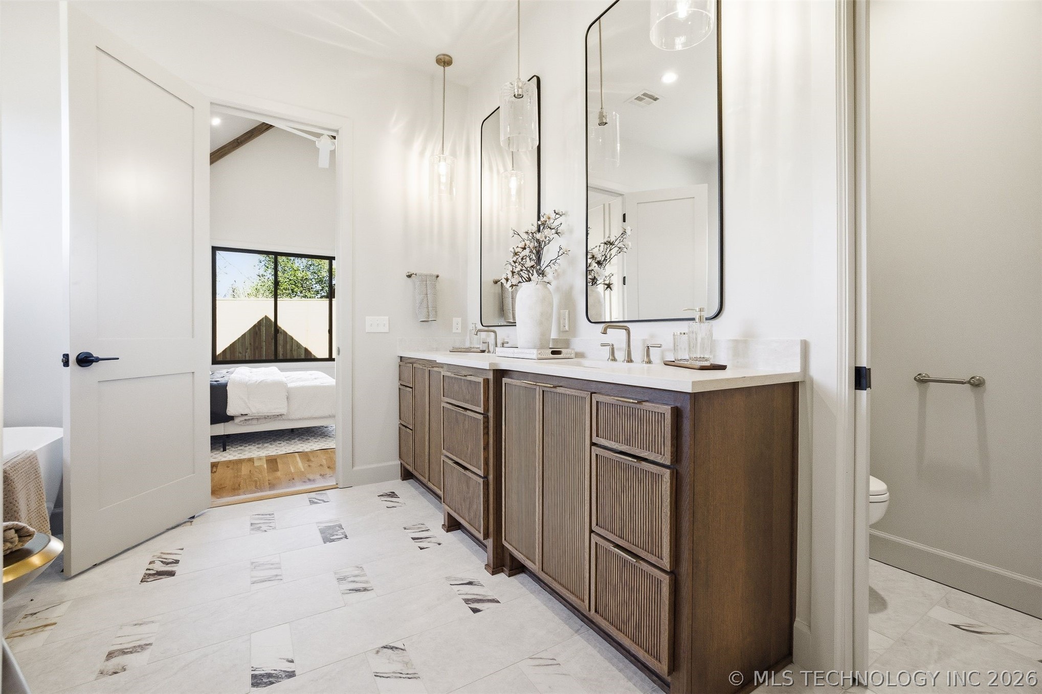 2241 S Florence Avenue