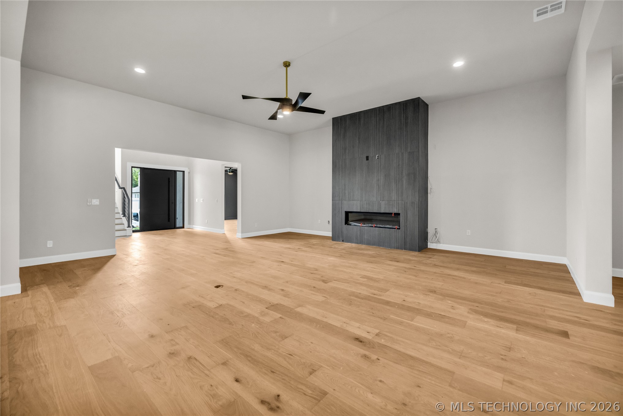 6037 E 119th Place
