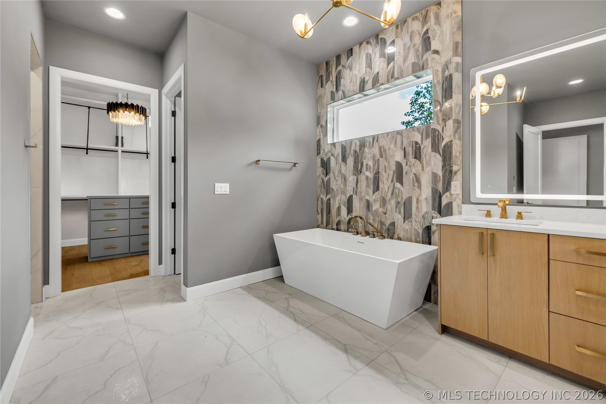 6037 E 119th Place
