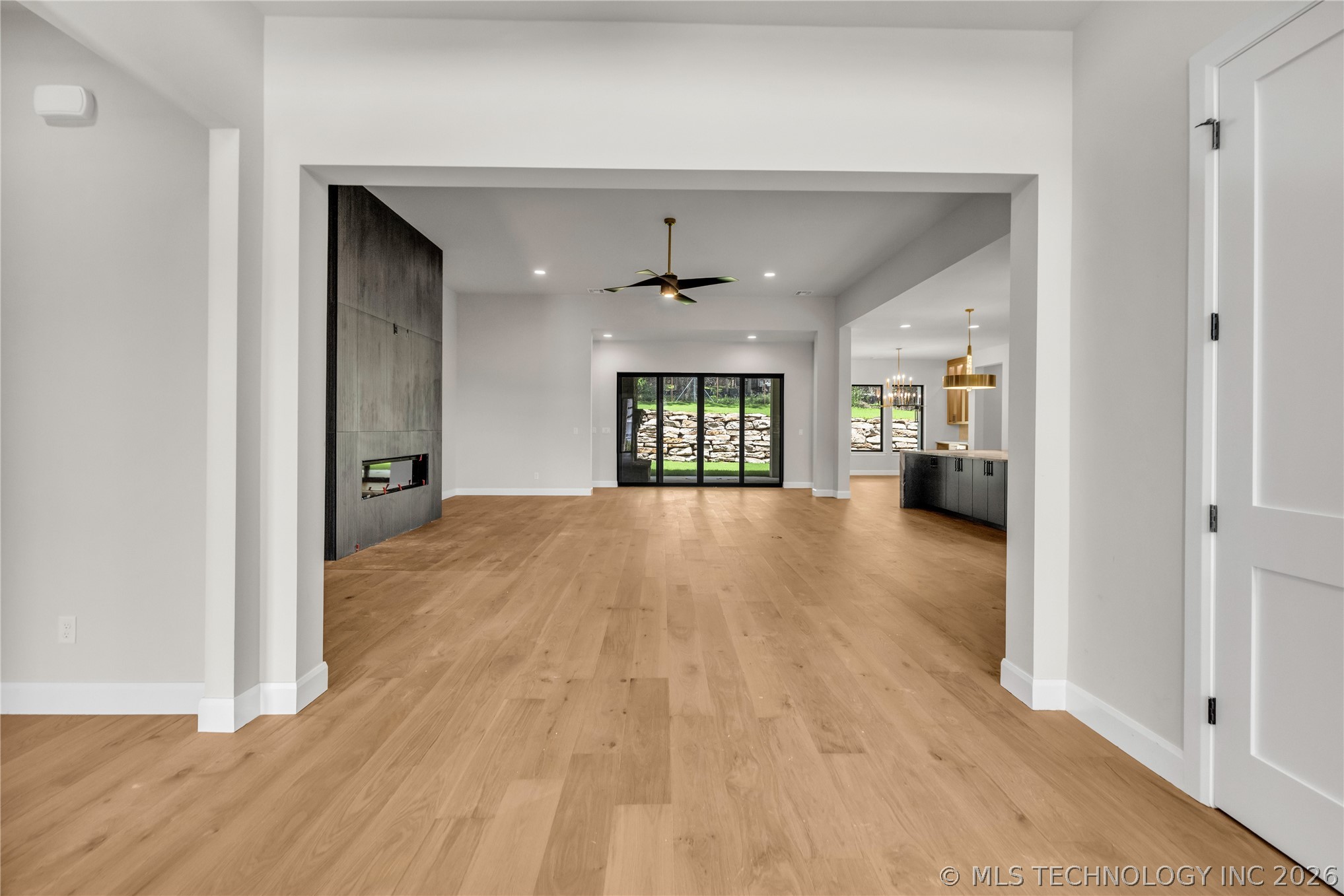 6037 E 119th Place