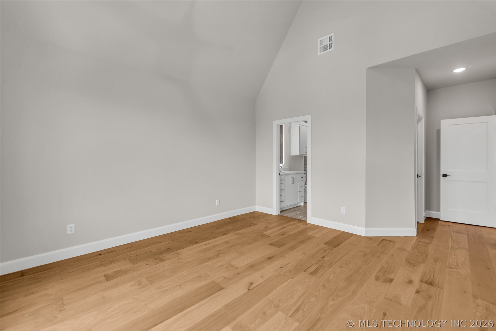 6037 E 119th Place