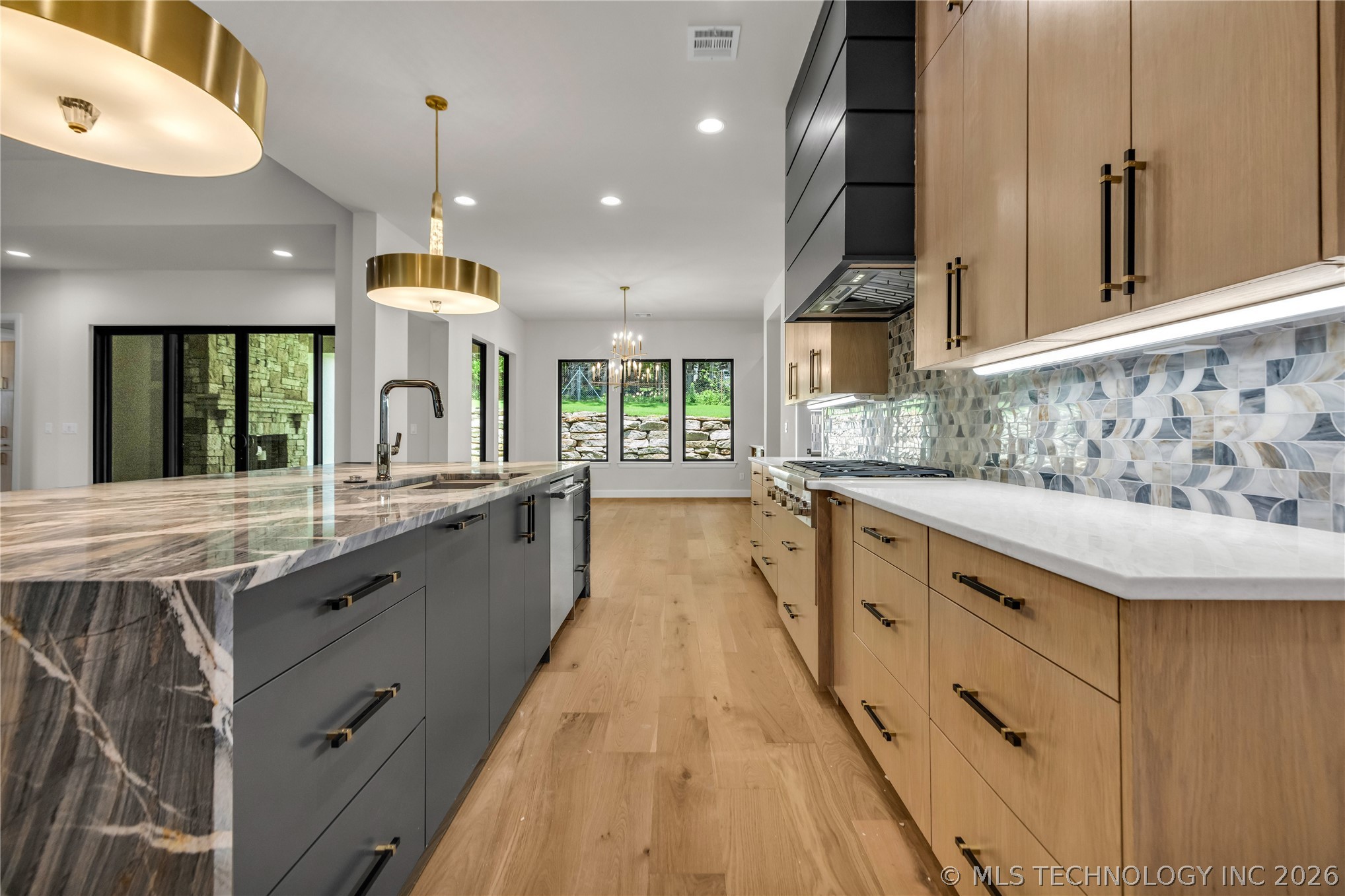 6037 E 119th Place