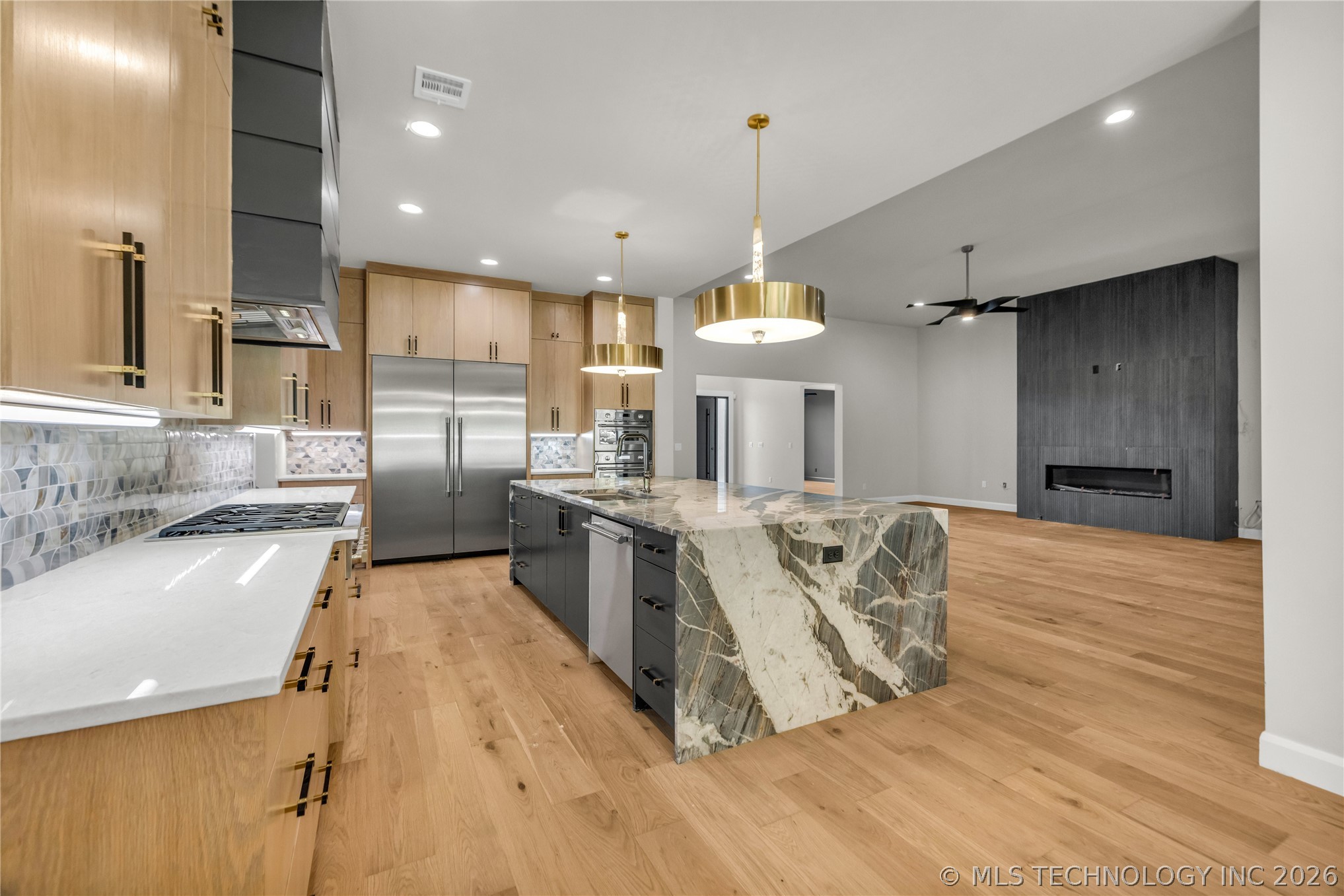 6037 E 119th Place