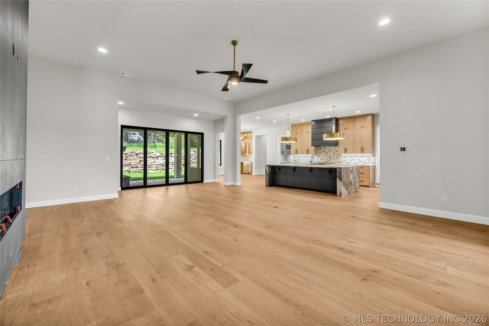 6037 E 119th Place