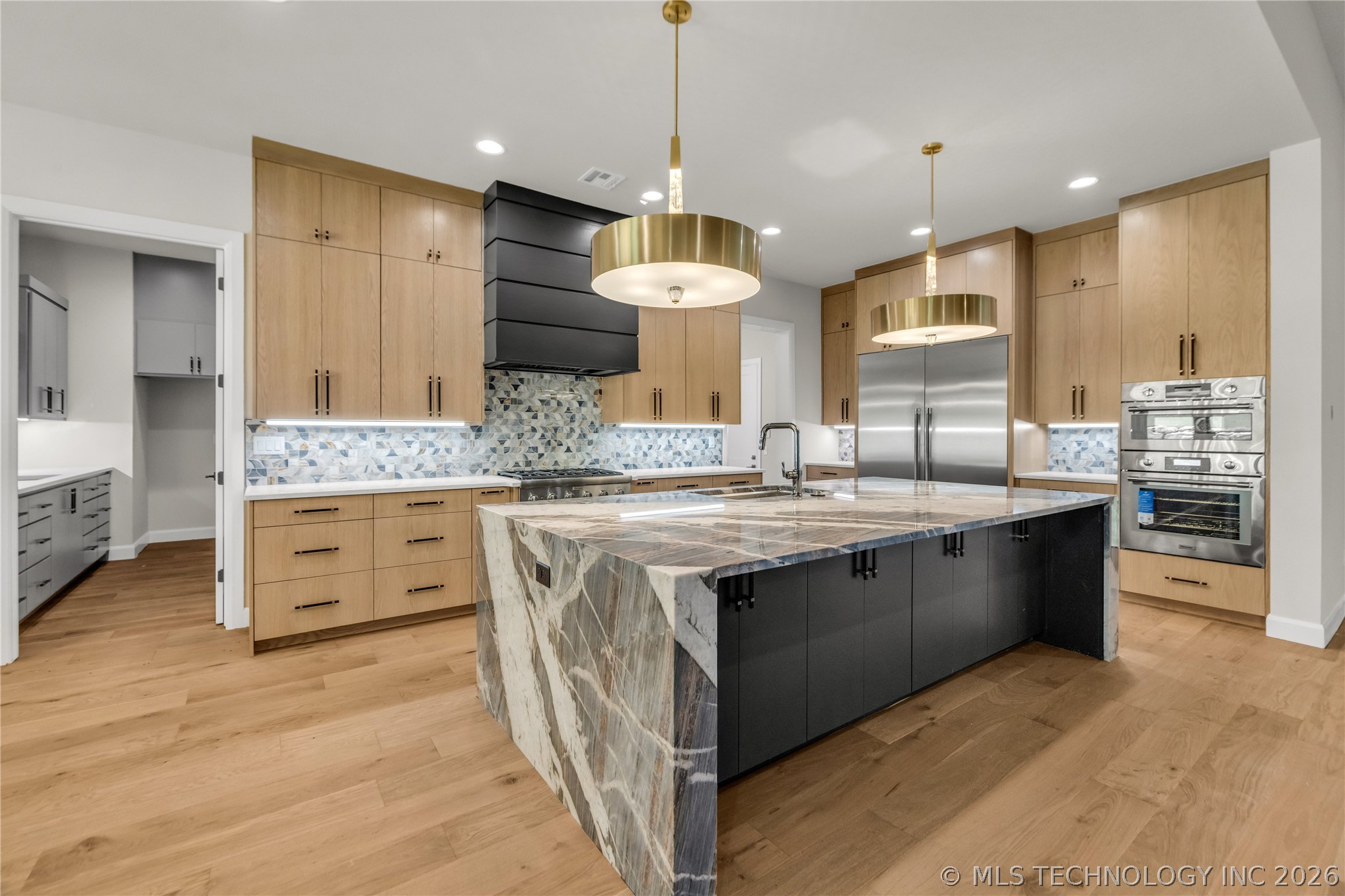 6037 E 119th Place