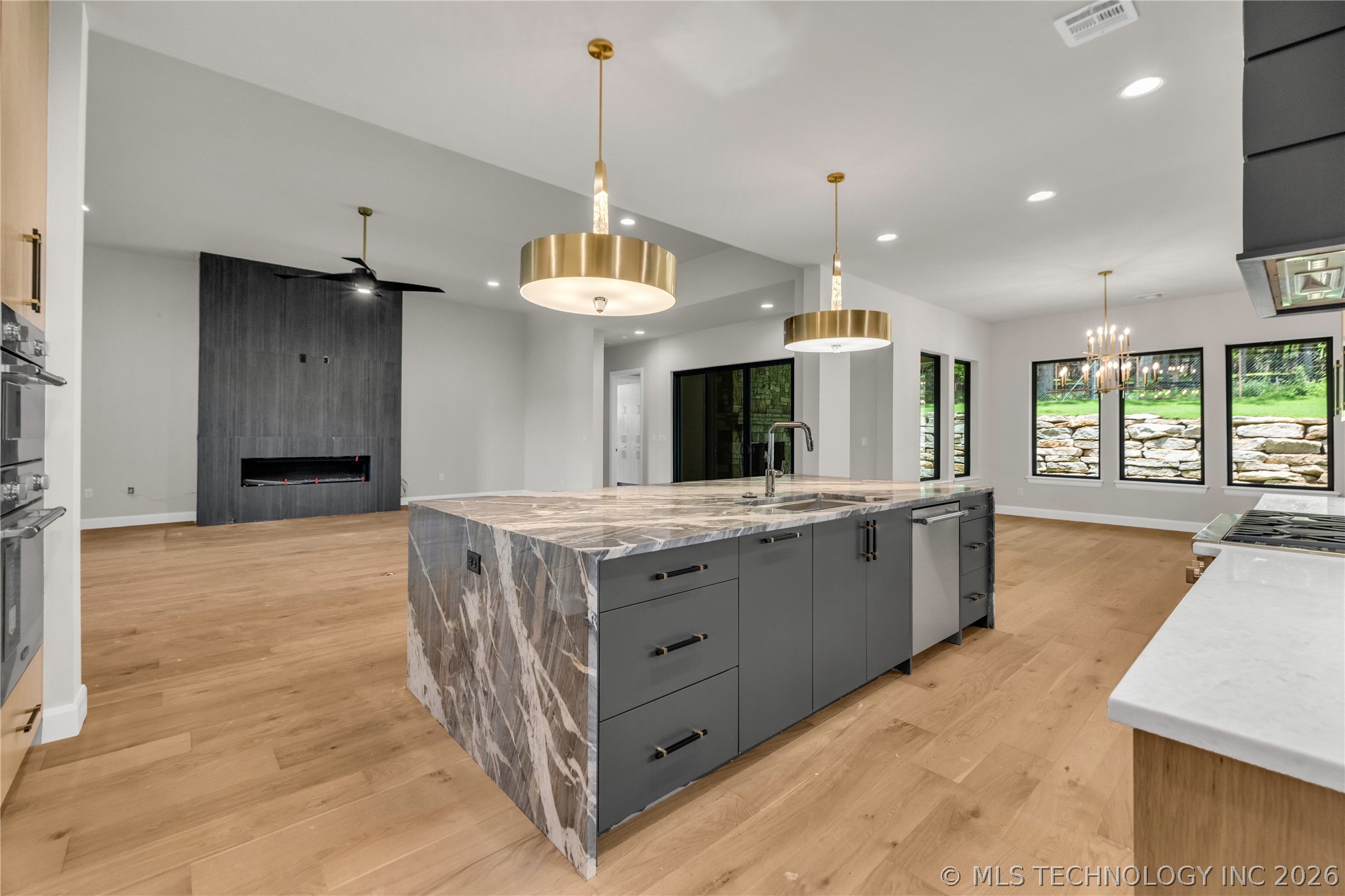 6037 E 119th Place