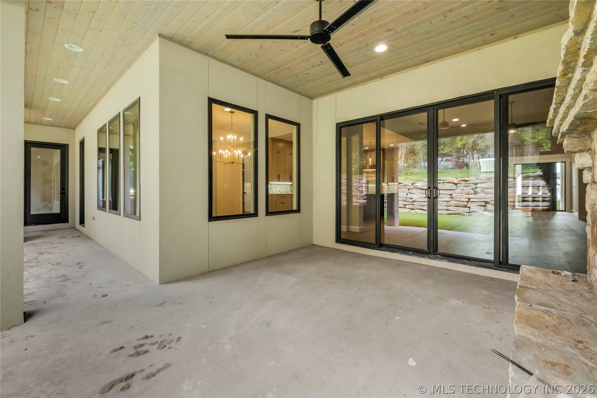 6037 E 119th Place