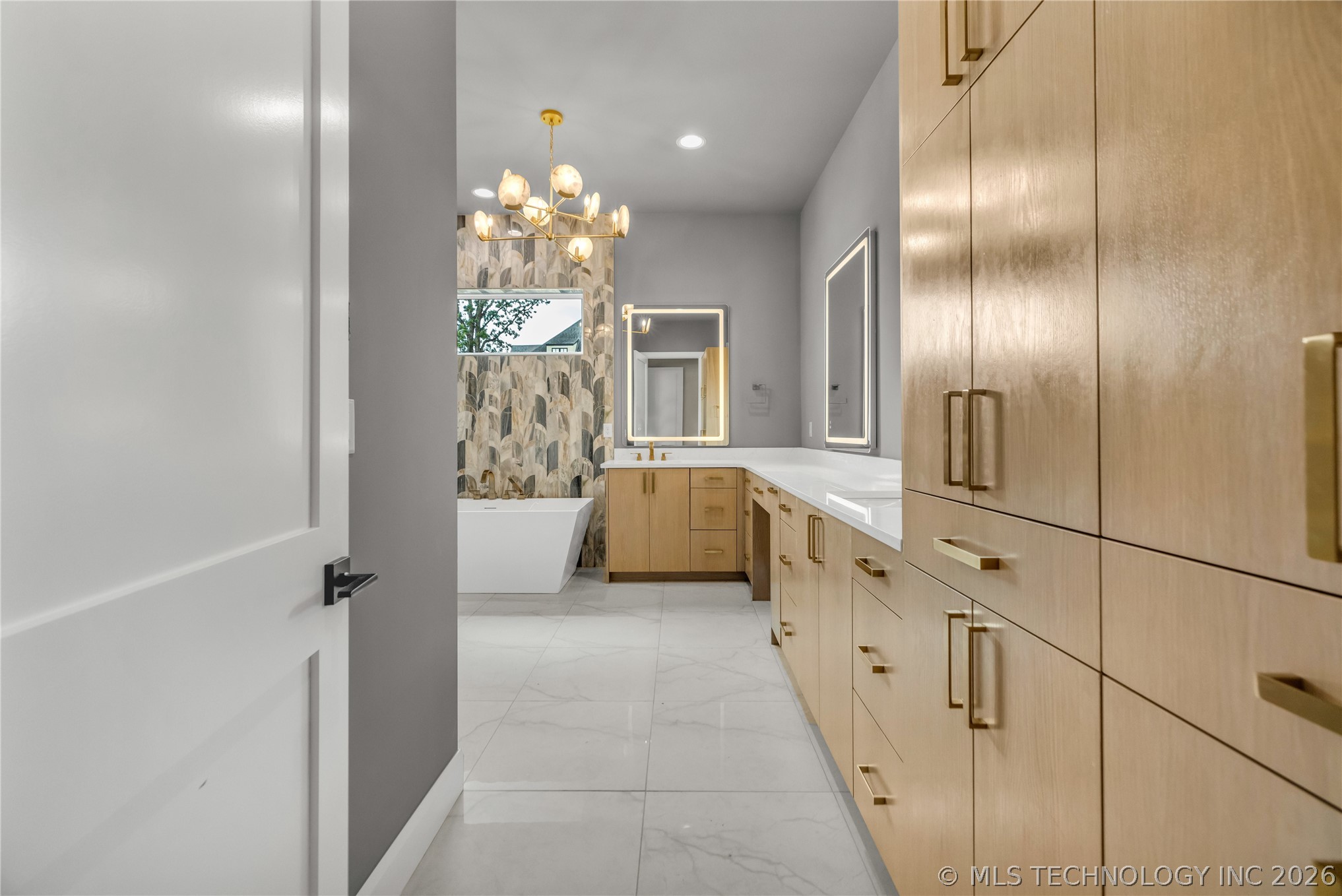 6037 E 119th Place