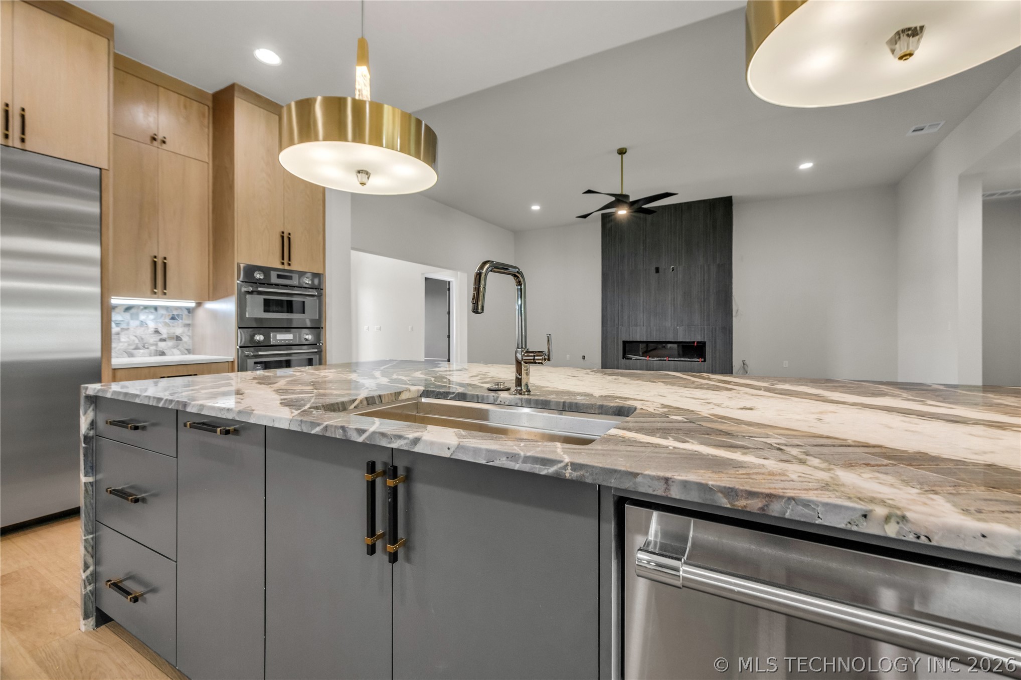6037 E 119th Place