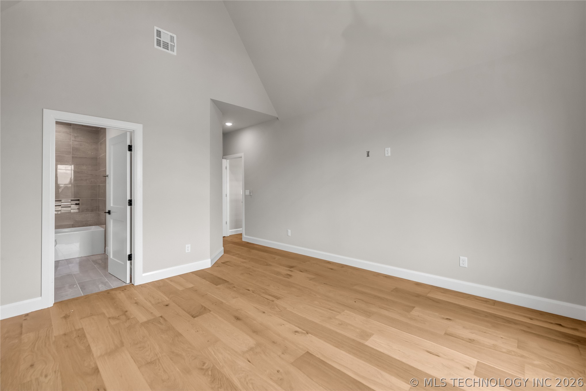 6037 E 119th Place