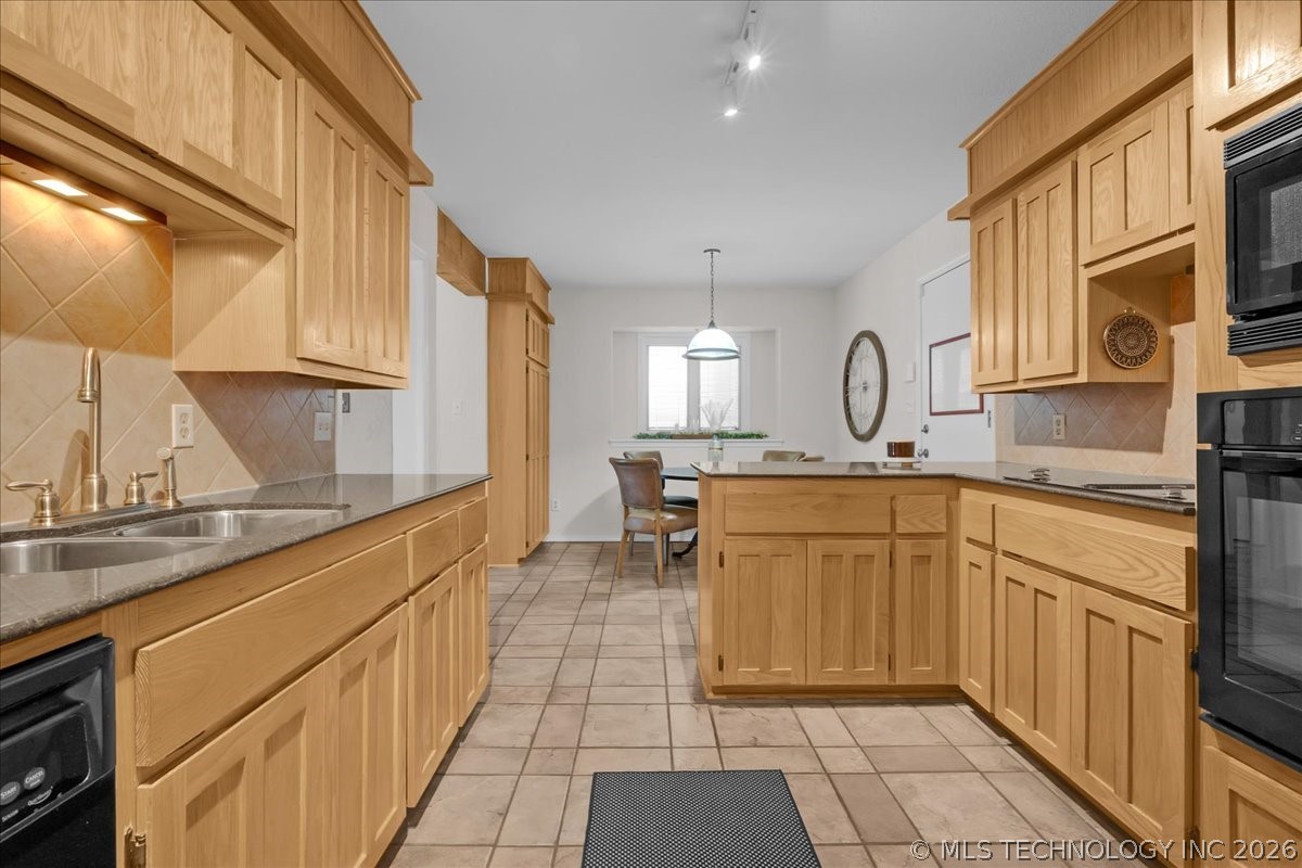 6106 E 93rd Street