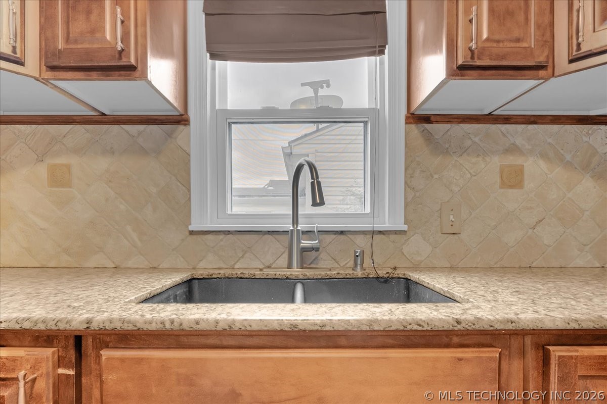 3820 S Detroit Avenue