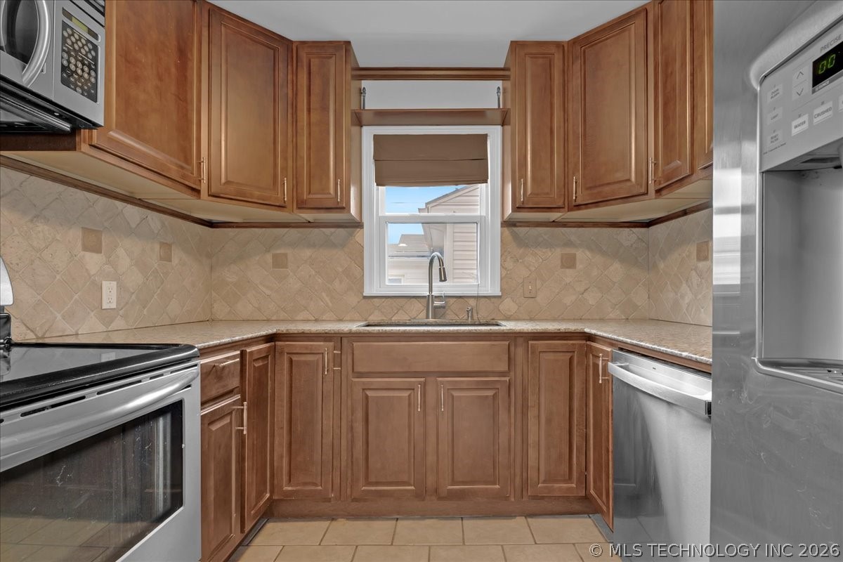 3820 S Detroit Avenue