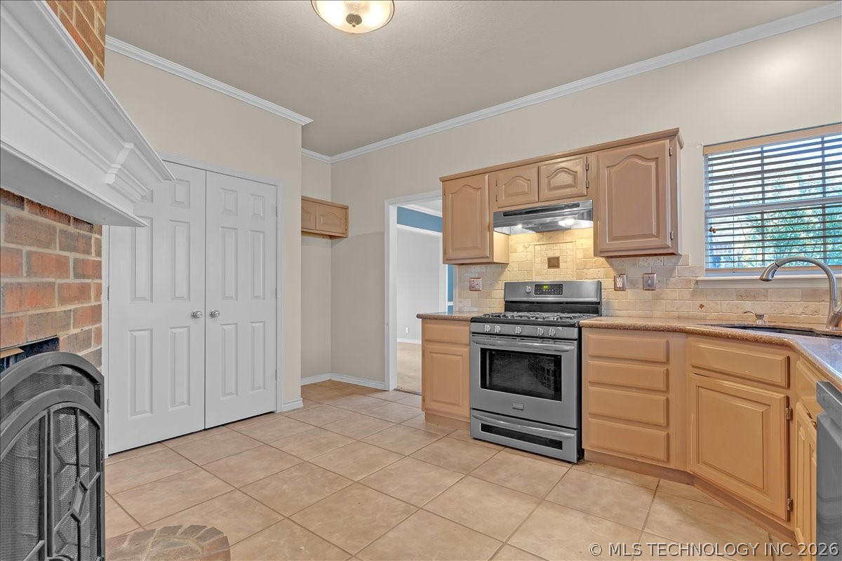 1312 N Willow Avenue