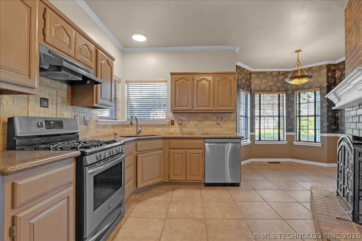 1312 N Willow Avenue