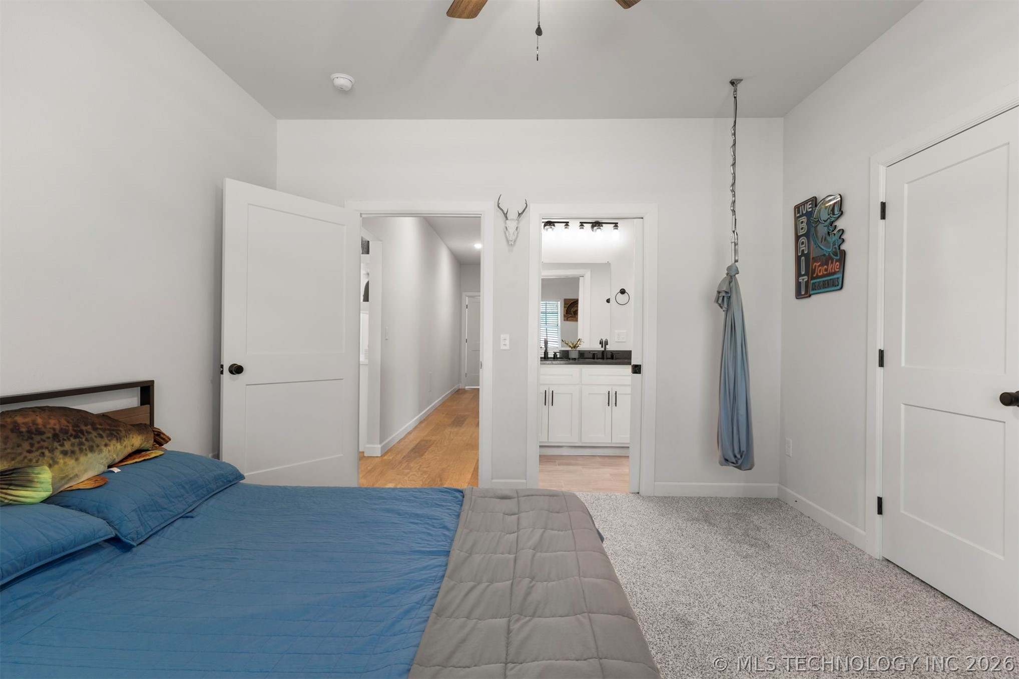 1932 E Line Avenue