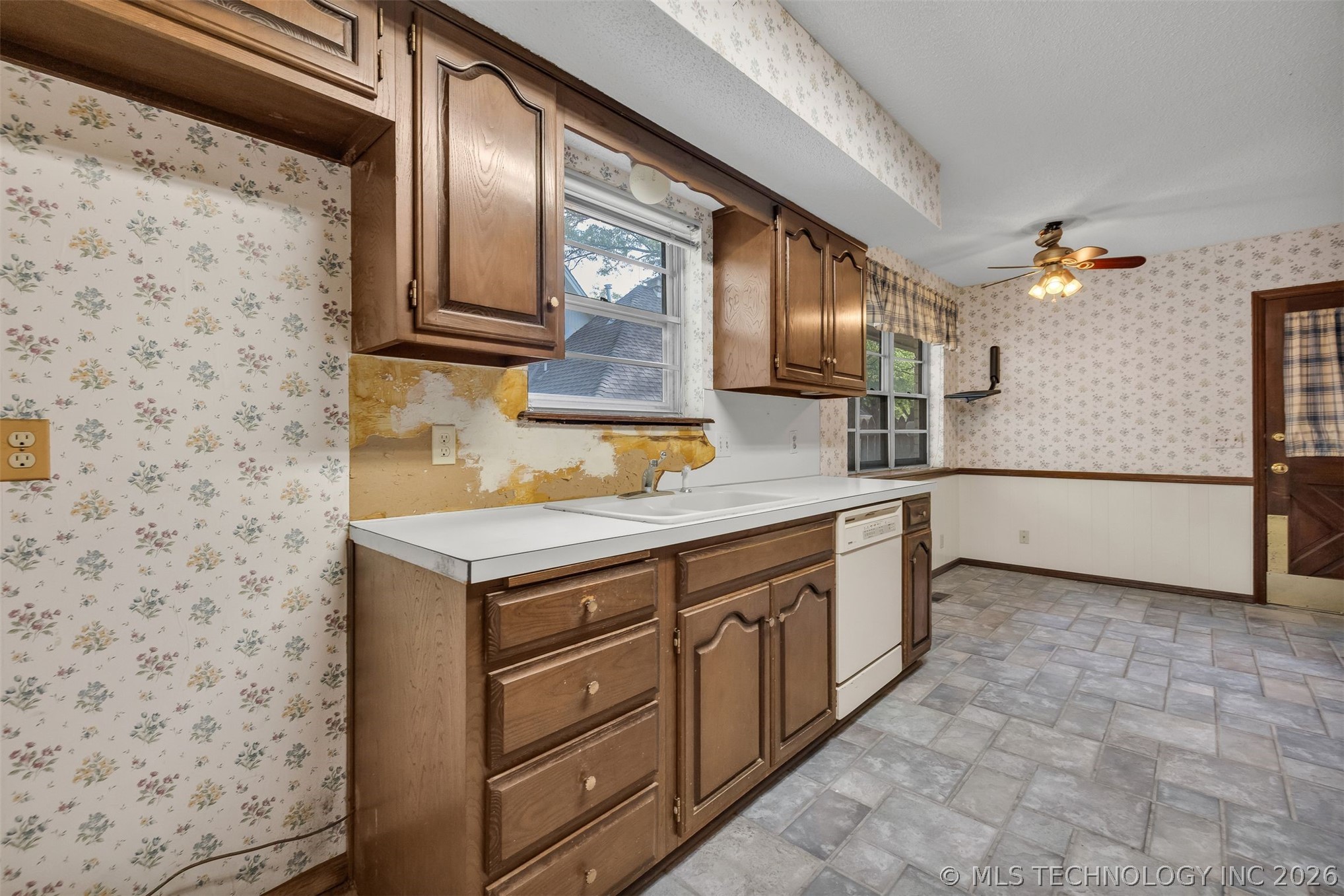 6350 S 72nd East Avenue