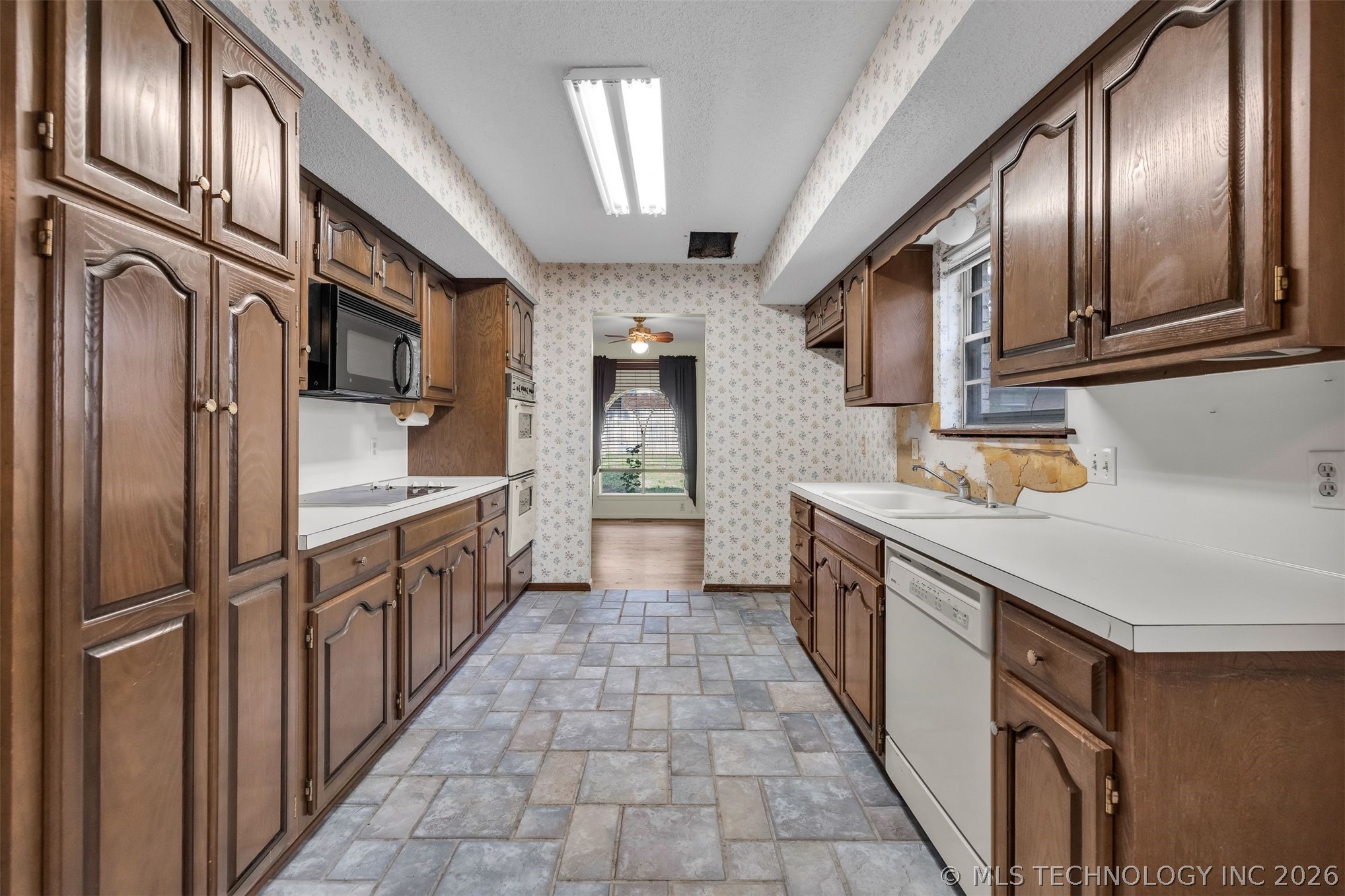 6350 S 72nd East Avenue