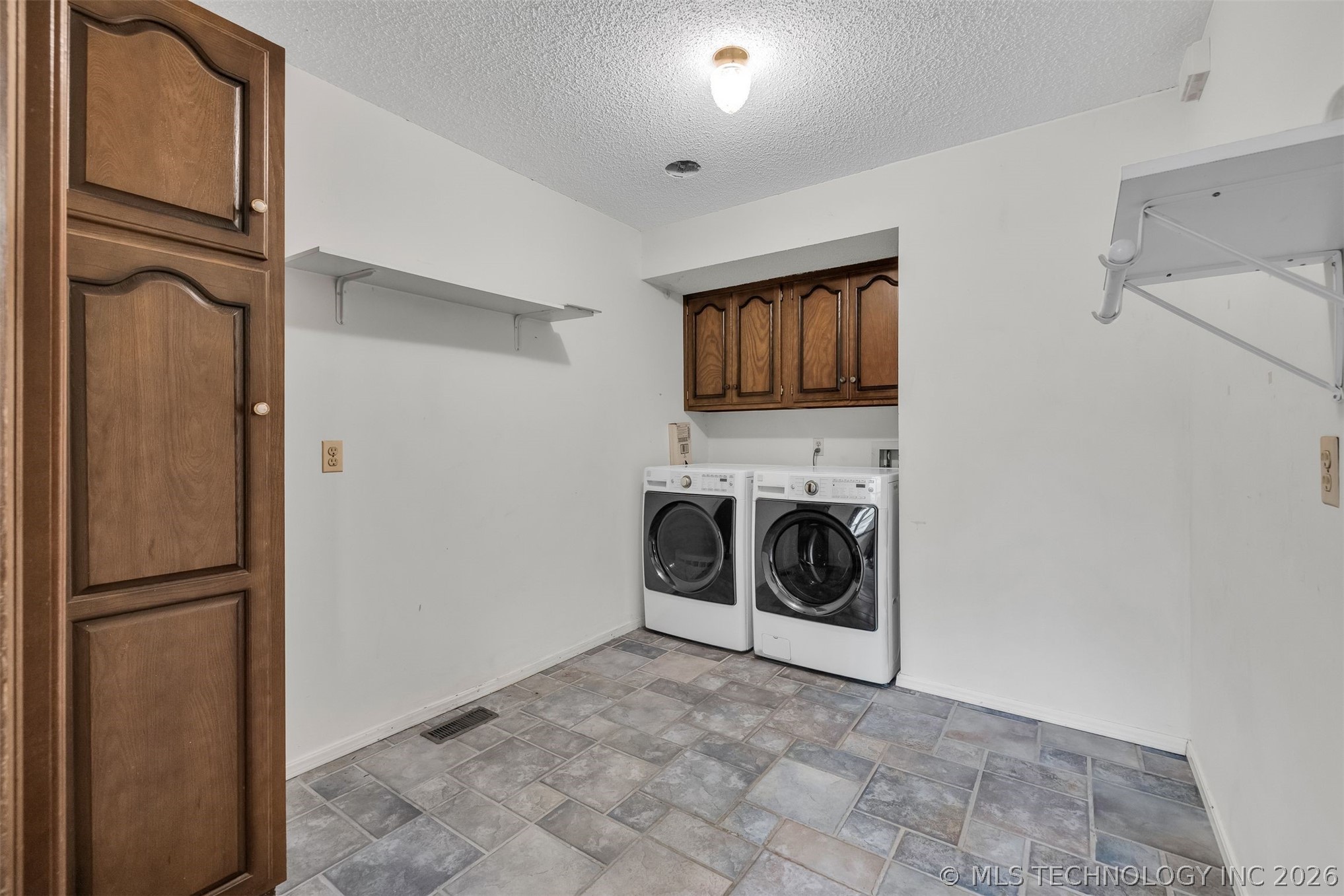 6350 S 72nd East Avenue