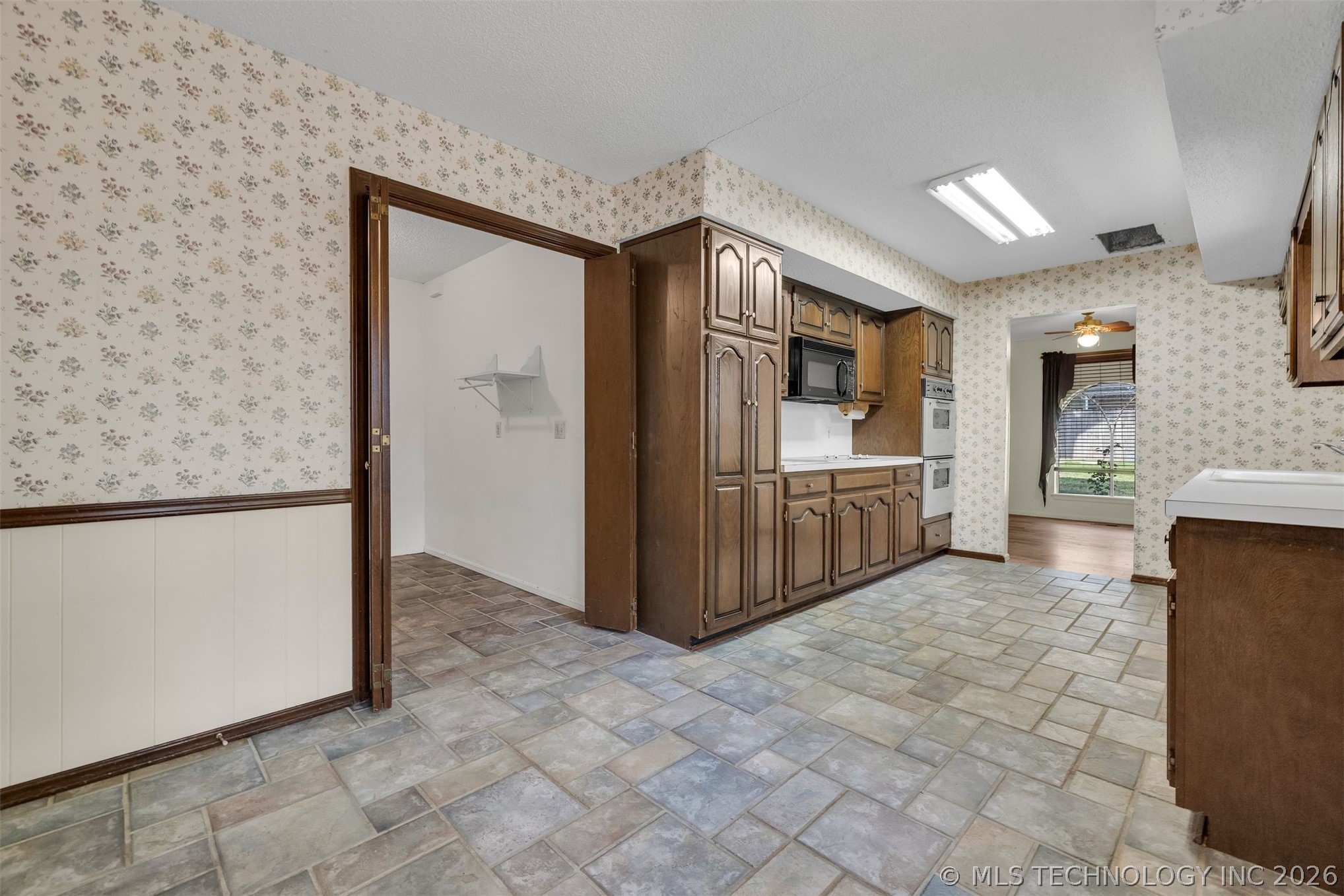 6350 S 72nd East Avenue