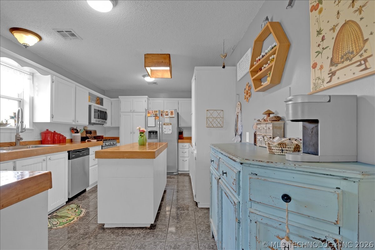 1421 S 257th East Avenue