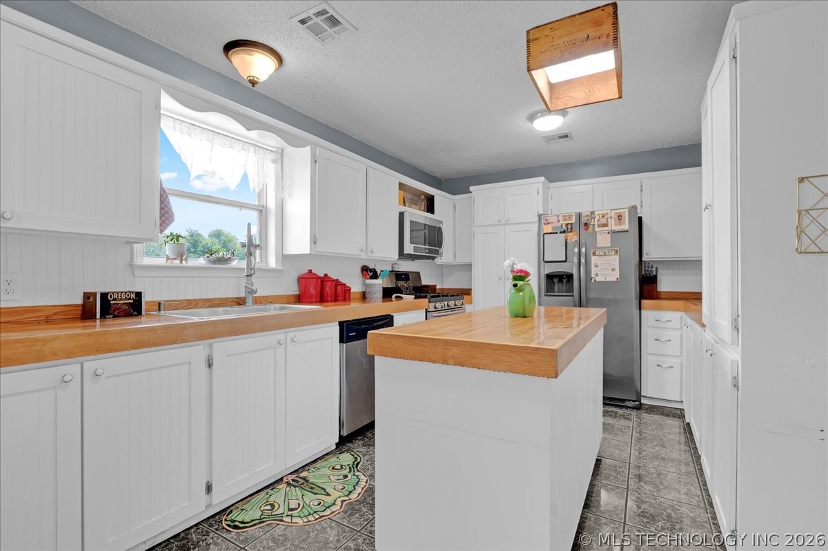 1421 S 257th East Avenue