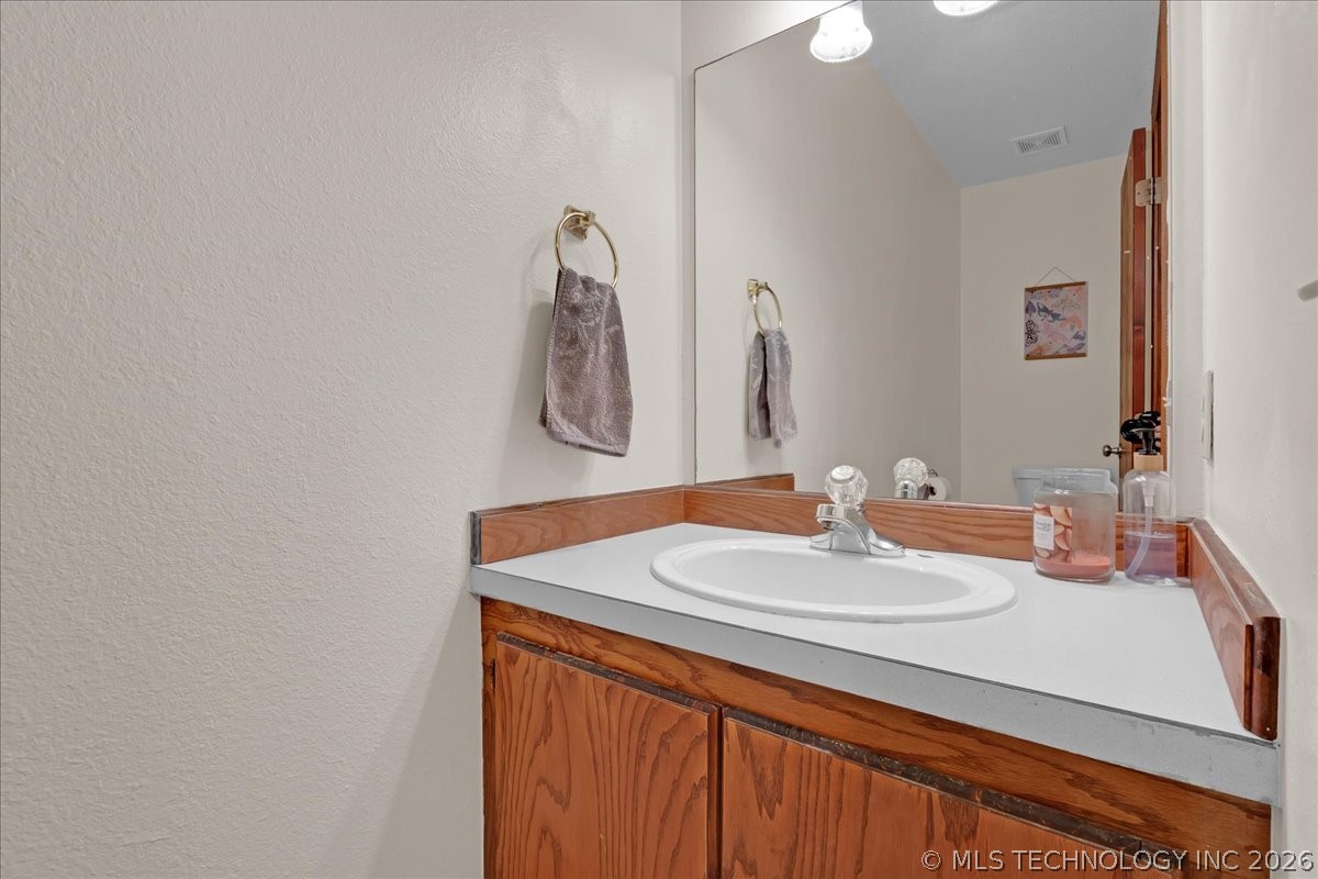 1421 S 257th East Avenue