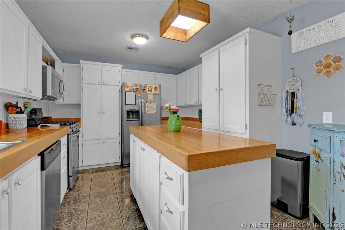 1421 S 257th East Avenue